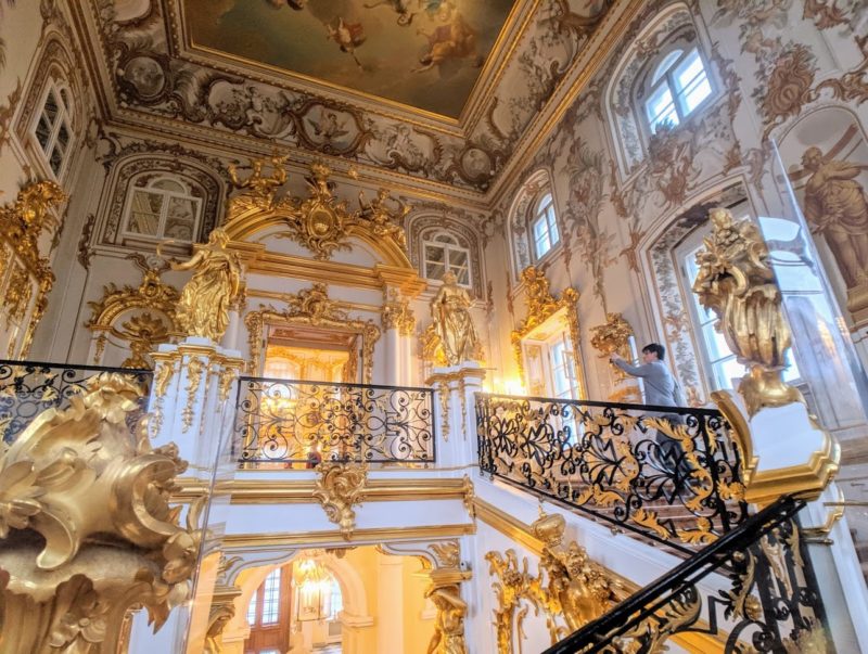 ペテルゴフ宮殿　階段