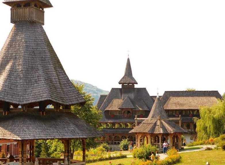 ルーマニア世界遺産　マラムレシュの木造教会8群