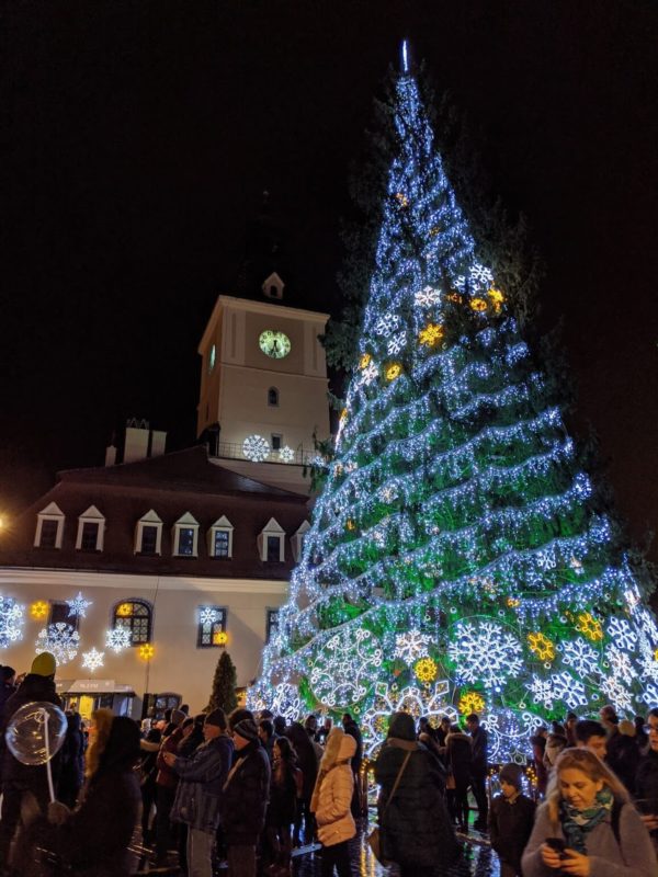 ブラショフ市内中心地のクリスマスマーケット