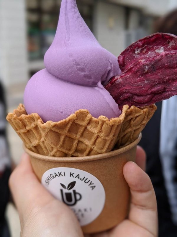 石垣島　石垣果汁屋　紫いもソフトクリーム