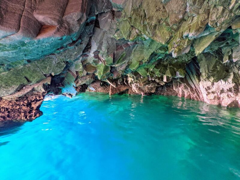 浄土ヶ浜周辺　サッパ船クルージング　青の洞窟