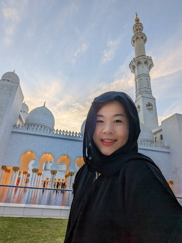 アバヤモールで購入したアバヤを着てモスクへ！