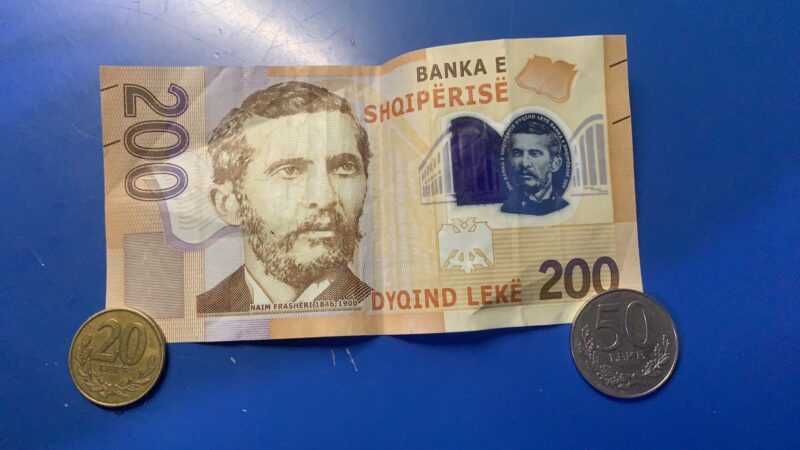 アルバニアの通貨レク