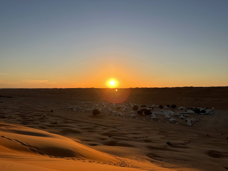 砂漠から見る夕日