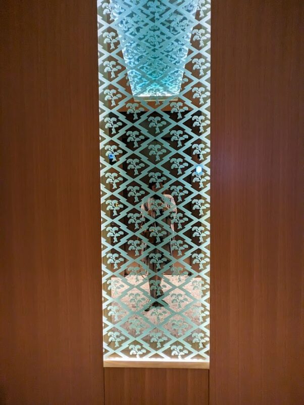 ヒルトン長崎1階から2階のエレベーター