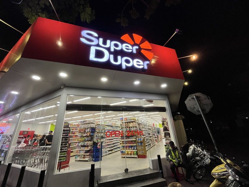 24時間営業のSuper Duperはプノンペン市内にたくさんあります