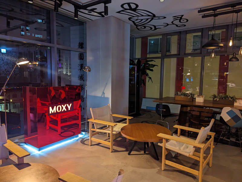 Bar Moxy