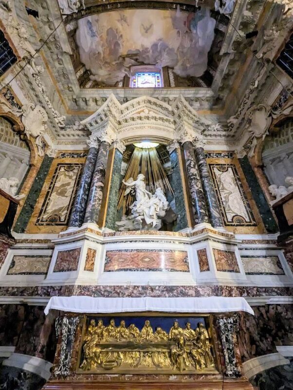 サンタ・マリア・デッラ・ヴィットーリア教会　ベルニーニの《聖テレーザの法悦》
