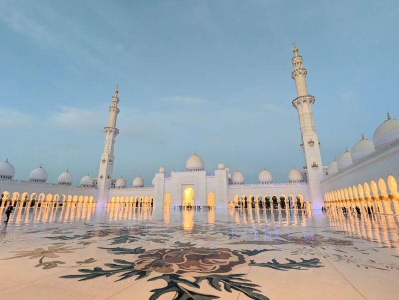 シェイク・ザイード・グランド・モスク（Sheikh Zayed Grand Mosque）