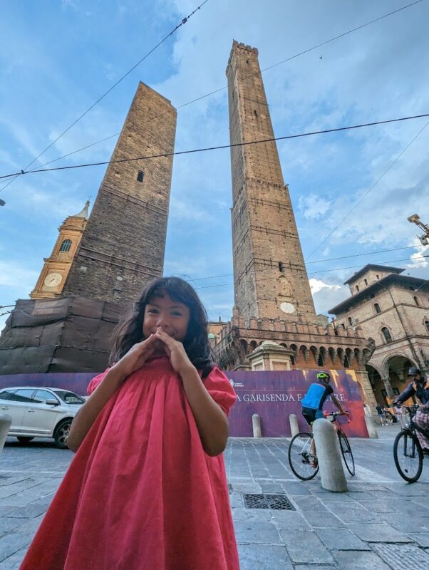 ボローニャの斜塔｜アジネッリの塔・ガリゼンダの塔（Torre degli Asinelli・Torre della Garisenda）