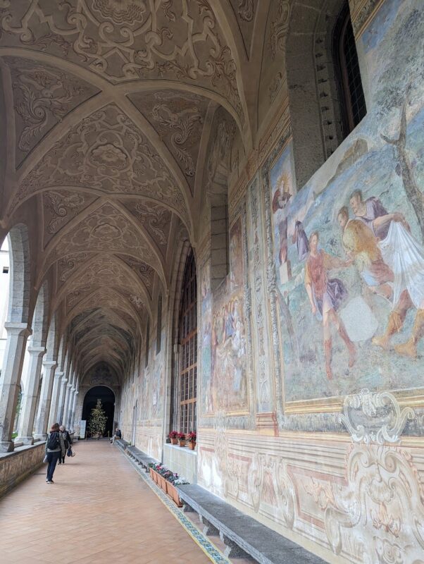 サンタ・キアラ教会（Basilica di Santa Chiara）