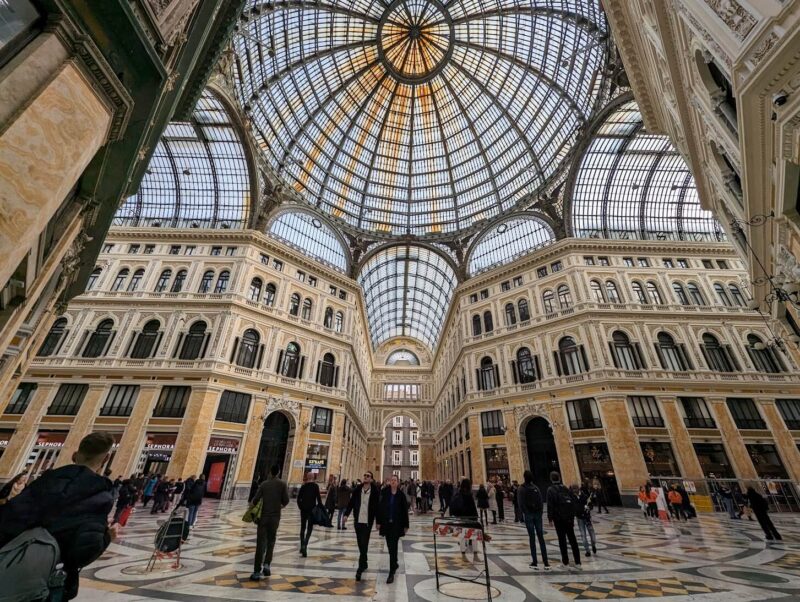 ガッレリアウンベルト1世（Galleria Umberto I）