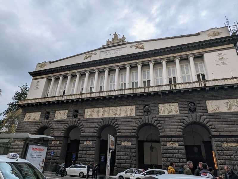 サン・カルロ歌劇場（Teatro di San Carlo）