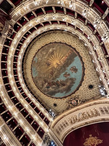 サン・カルロ歌劇場（Teatro di San Carlo）