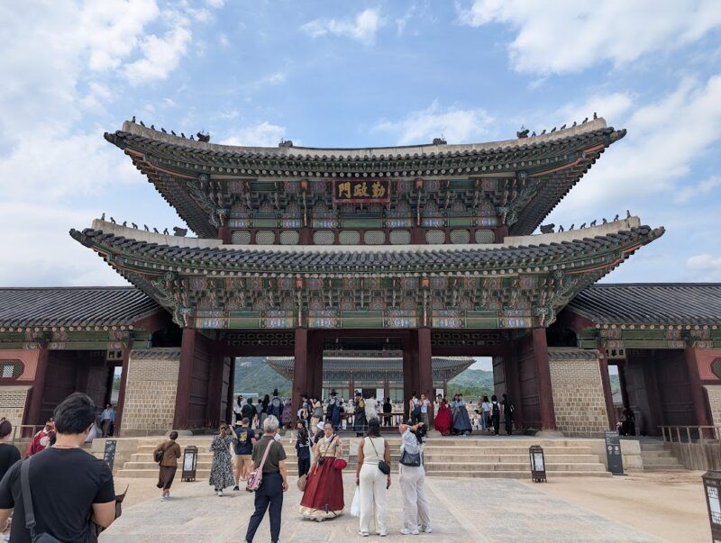 ハンボクを着て撮影している旅行者でいっぱい!