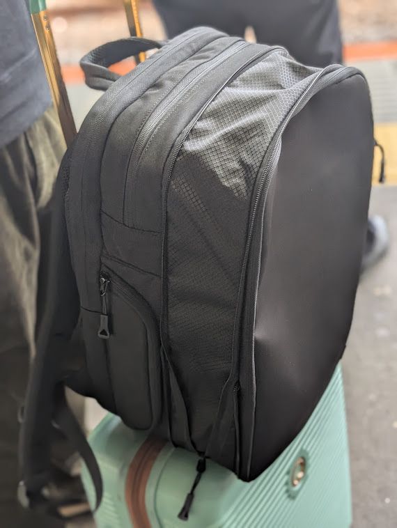 旅行の時はこんな風にスーツケースに通して使ったよ