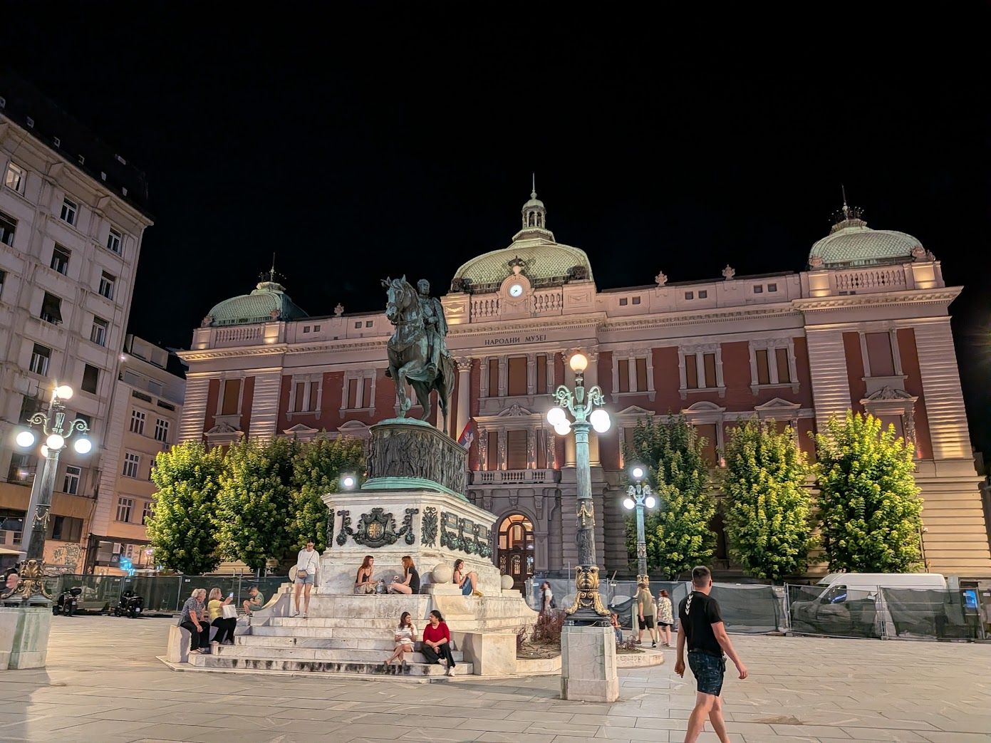 共和国広場（Трг републике /Trg Republike）